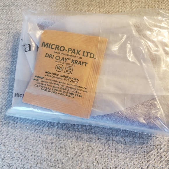 Vera Bradley Purple Metallic Leather Zip Card Pouch - Picture 4 of 4